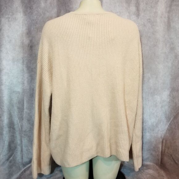 SWEATER SALE 3/$30 Treasure & Bond Pink V-Neck Sweater Size Large - Picture 3 of 5